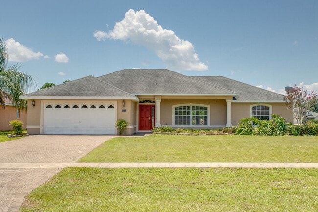 Building Photo - Leesburg 3/2 with Split Bedroom and Covered Back Patio