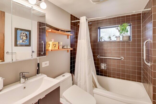 Building Photo - 321 Ferndale Rd