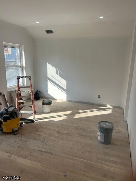 Building Photo - 616 Park Ave