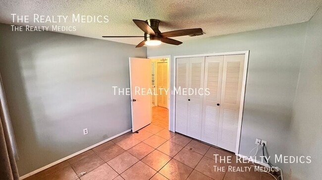 Building Photo - 999 Mancha Real Dr