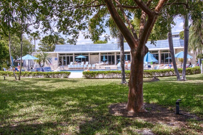 Building Photo - 1301 E Hillsboro Blvd