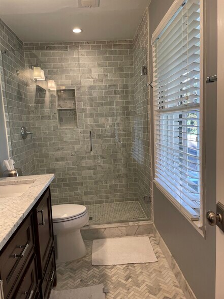 Building Photo - 4044 Emma Ln NE