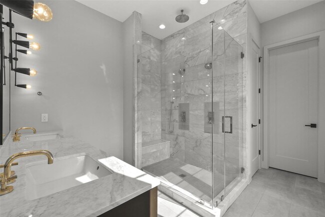 Building Photo - 1247 Peden St