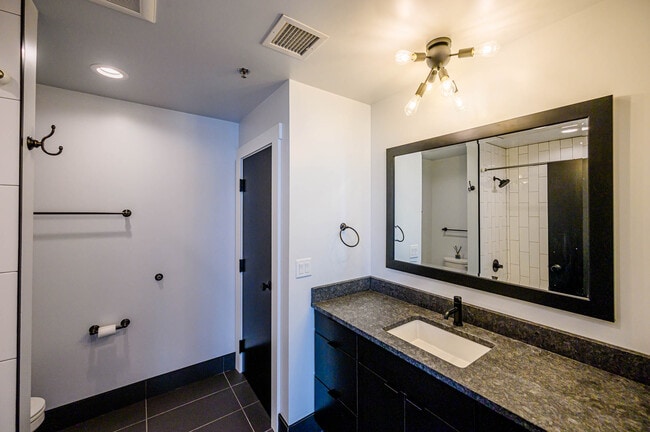 Building Photo - 423 W College Ave