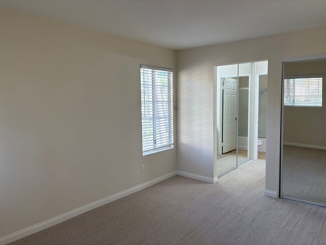 Building Photo - 1 Bedroom Resort Style Living at THE MET! ...