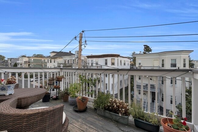 Building Photo - 351 Centre St