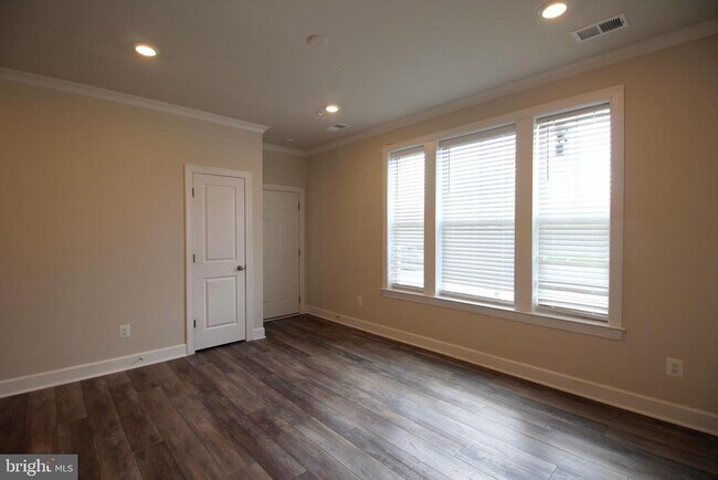 Building Photo - 14911 River Walk Way