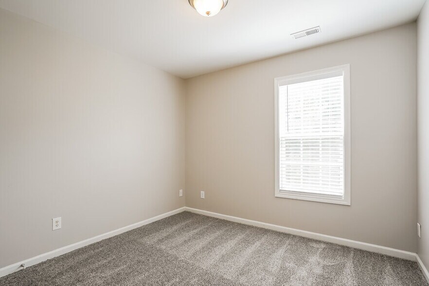 Building Photo - 402 Star Ruby Dr