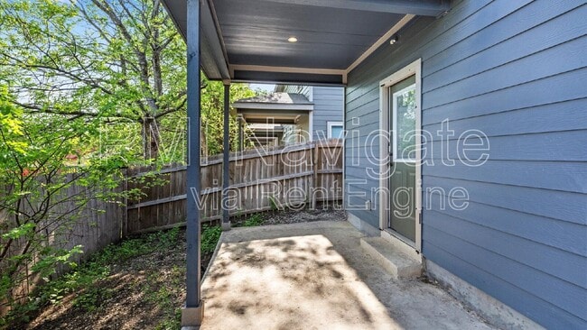 Building Photo - 6962 Lakeview Dr.