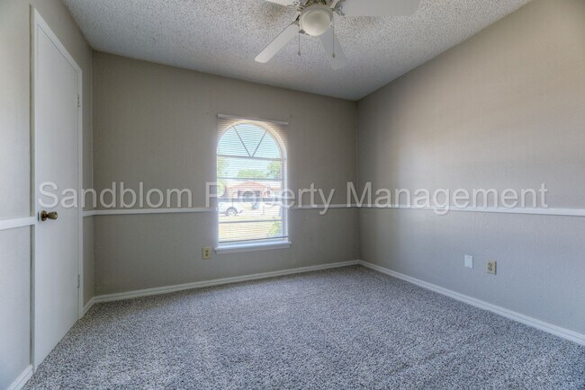 Building Photo - For Lease | Sand Springs | Available Now!