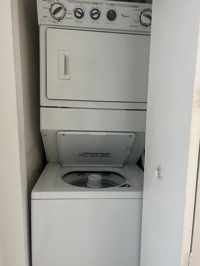 Building Photo - 501 Brickell Ave