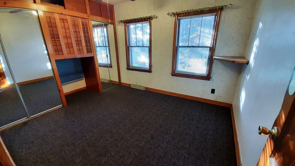 1st Bedroom 1.1 - 821 10th St W