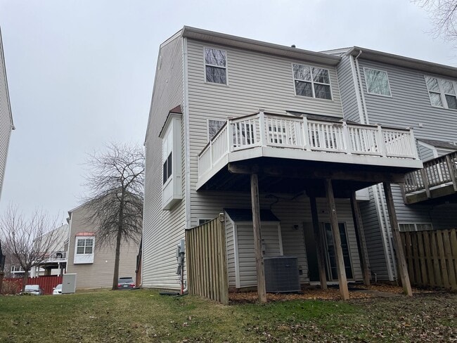 Building Photo - Elegant And Spacious 3 Bed 3.5 Bath Townhome In Vibrant Loudon Parkway Center