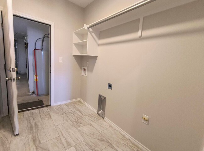 Building Photo - Charming 4 bedroom, 2 bath home AVAILABLE NOW!