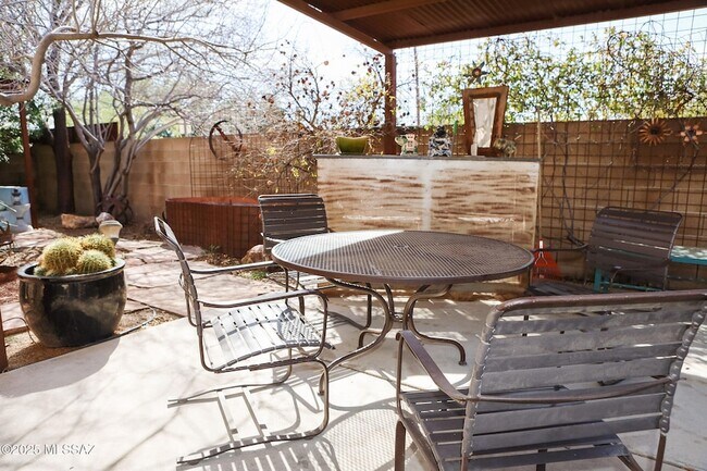 Building Photo - 1651 N Pima Ct