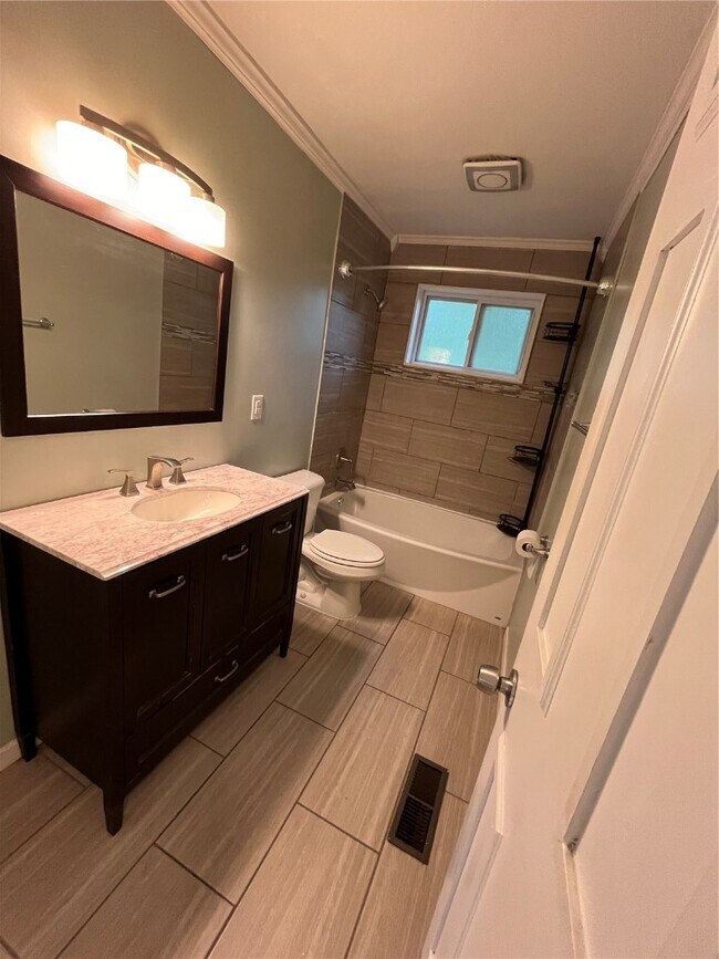 Building Photo - 1054 Woodland Trails Dr