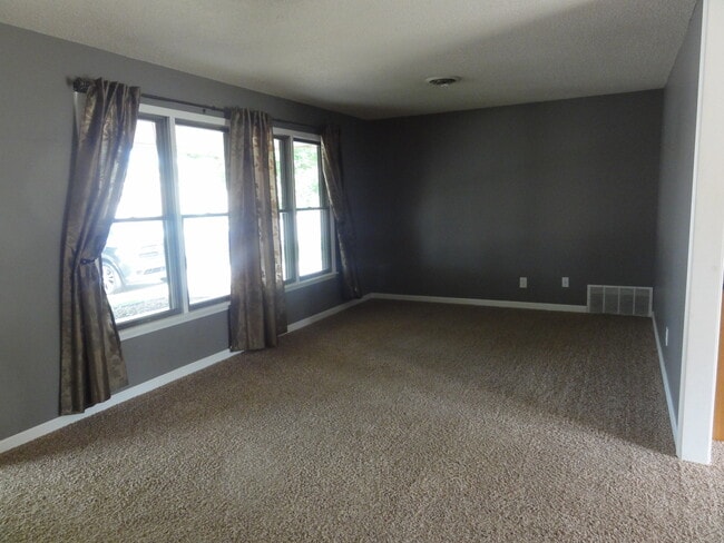 Building Photo - Beautiful Single Family Home, Great Location