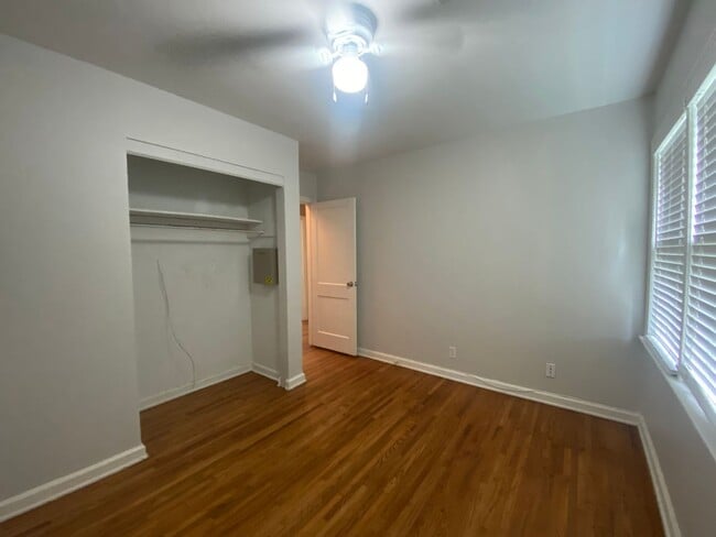 Building Photo - Charming Brookside Bungalow on large corne...