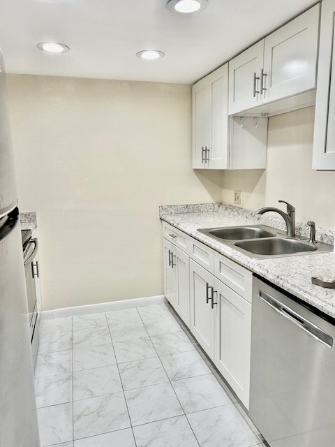 Building Photo - 2430 Harn Blvd