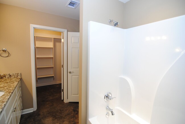 Building Photo - 3/2 One Level in Sherwood!