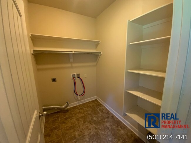 Building Photo - 7503 Royal Oaks Dr
