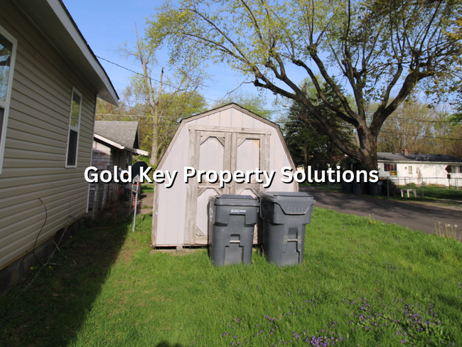 Building Photo - 2 Bed 1 Bath Home For Rent W/ Covered Fron...