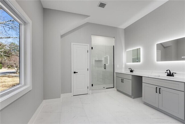 Building Photo - 2150 Essex Ave SW