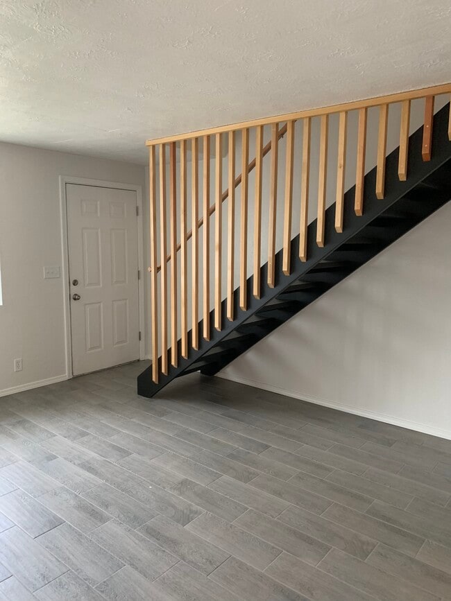 Building Photo - 548 Clairmont Dr