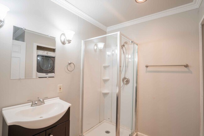 Building Photo - Brookside beauty! Step inside your new home!