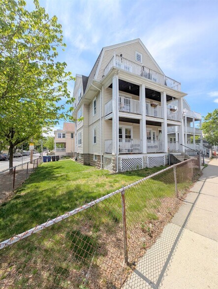 Building Photo - 982 Broadway