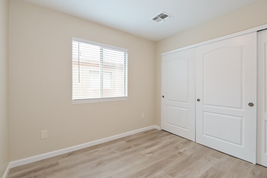 Building Photo - 2399 E Calle Arroyo Lindo