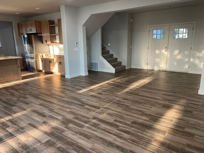 Building Photo - Stunning Lake living home with a lake view...