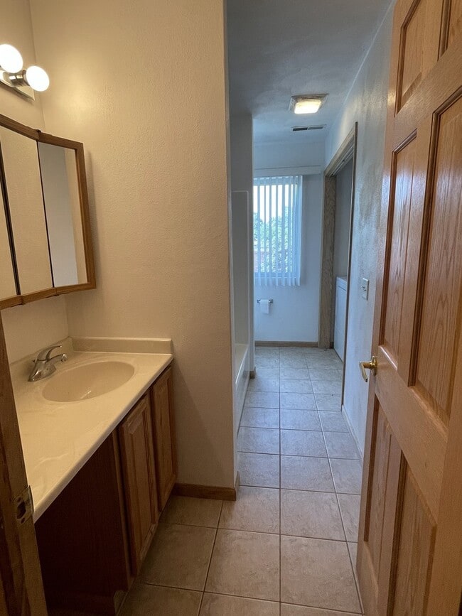 Building Photo - 6032 Park Ridge Rd