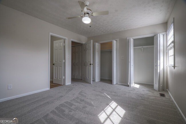 Building Photo - 587 Wedgewood Dr