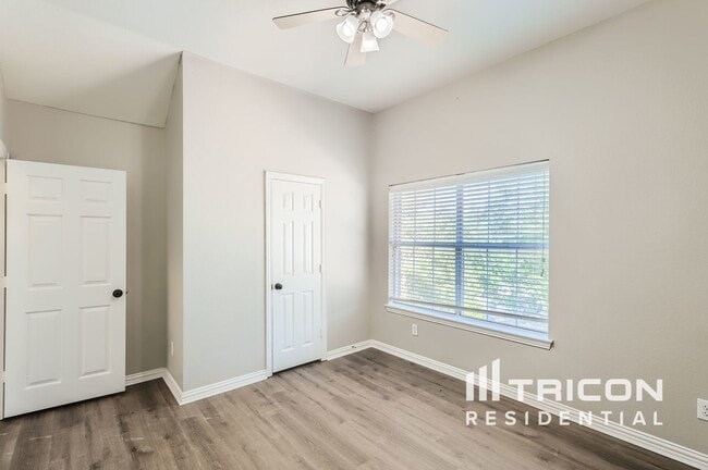 Building Photo - 2624 Dunbar Dr