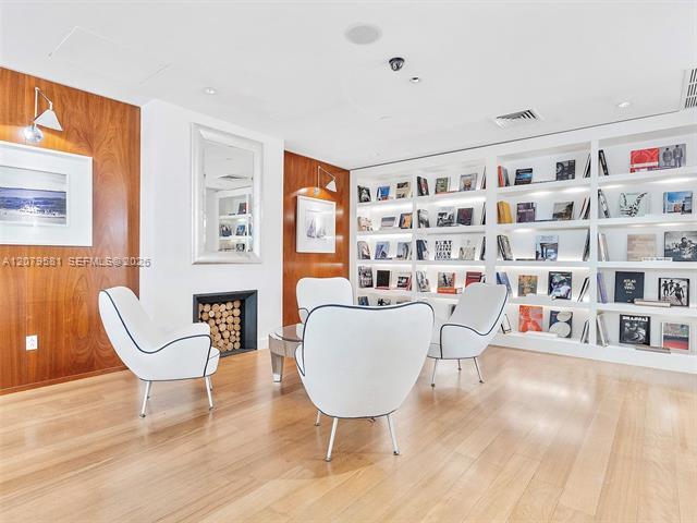 Building Photo - 2627 S Bayshore Dr