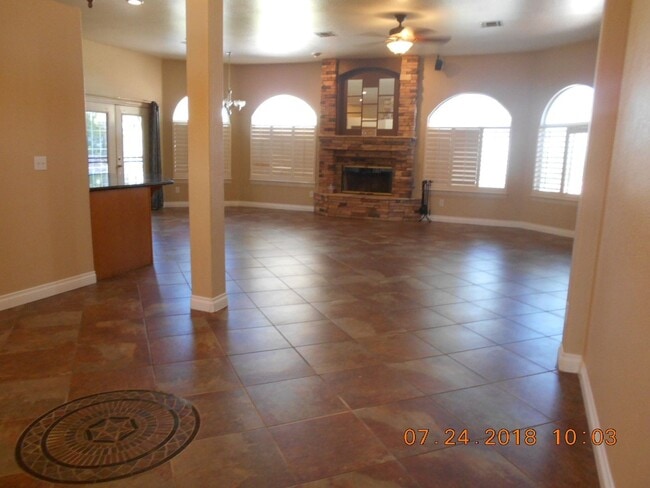 Building Photo - Single Story 4 Bedroom on 1/2 Acre Lot w/ Pool & Spa!