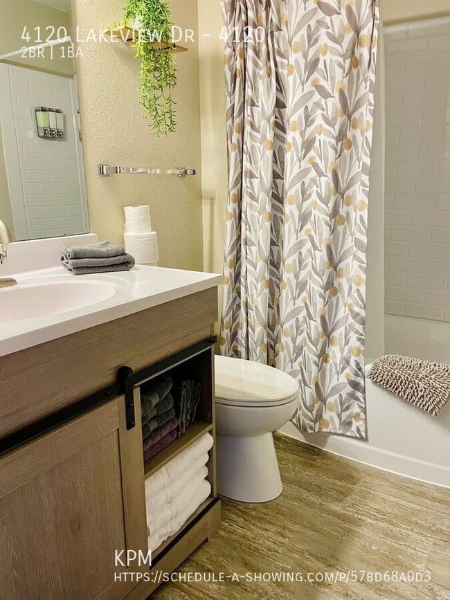 Building Photo - 4120 Lakeview Dr