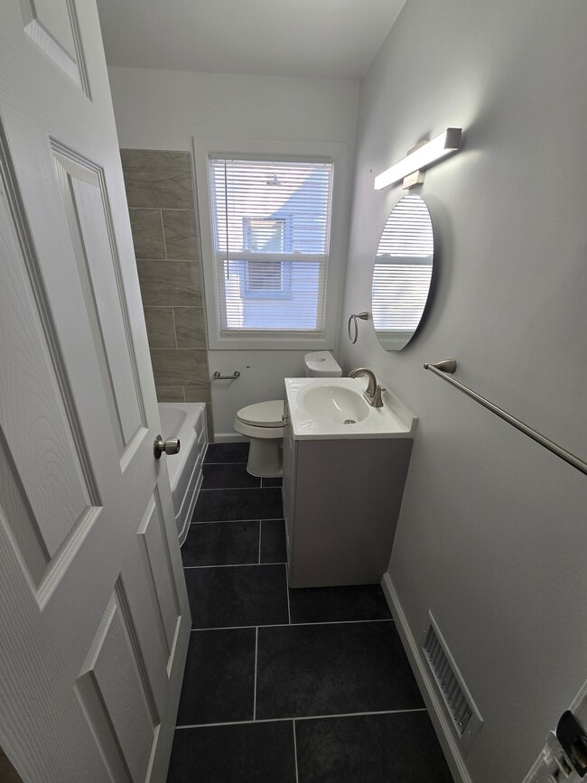 Building Photo - 16522 Murray Hill St