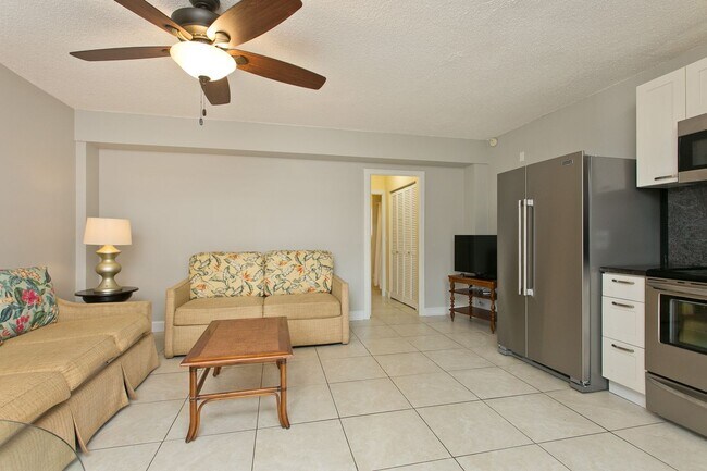 Primary Photo - Remodeled boutique 1/1 unit furnished or u...