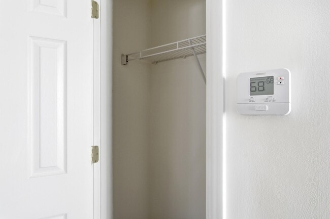 Building Photo - 3509 La Mesa Dr