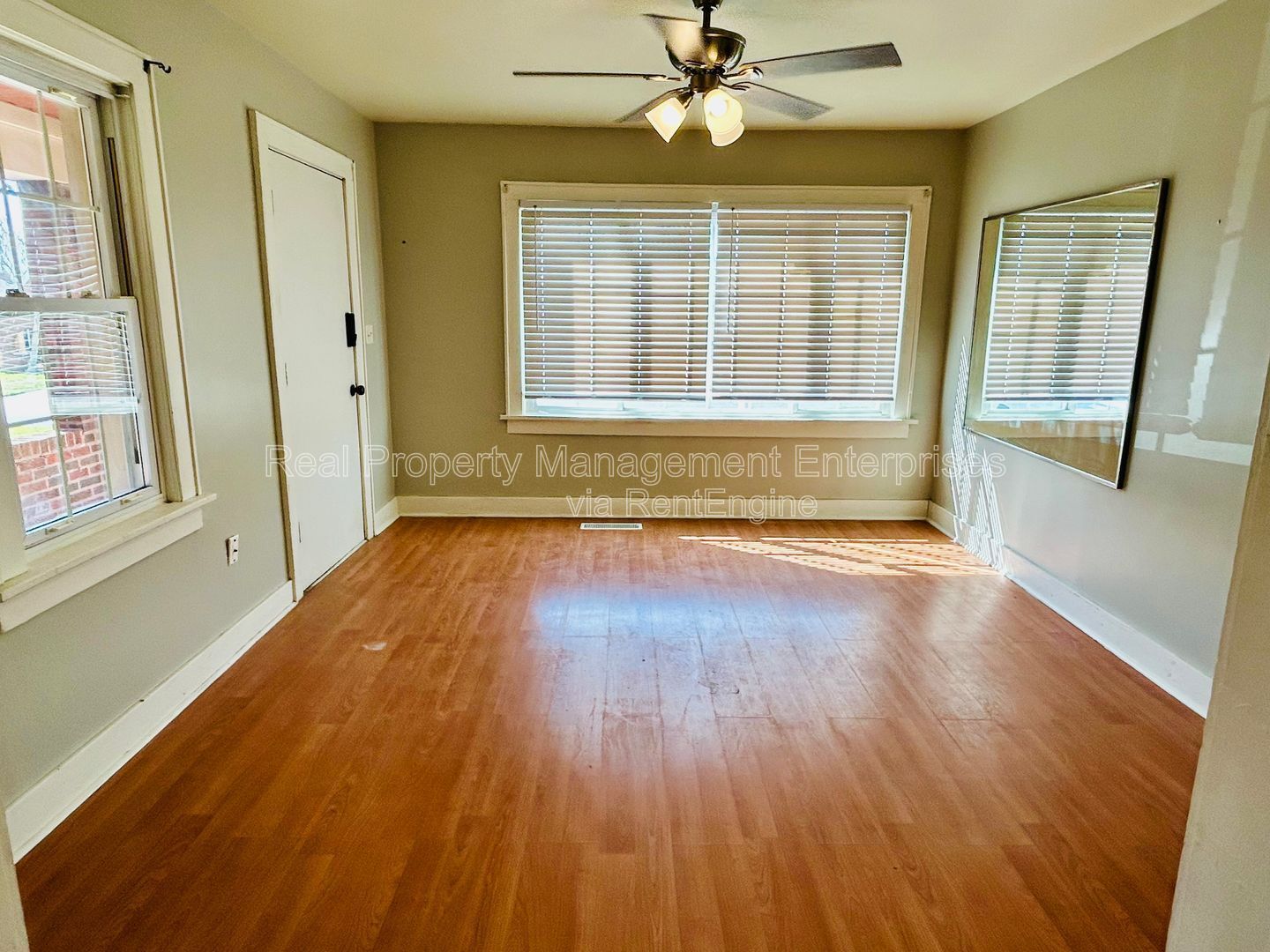 Building Photo - 2519 W Park Pl