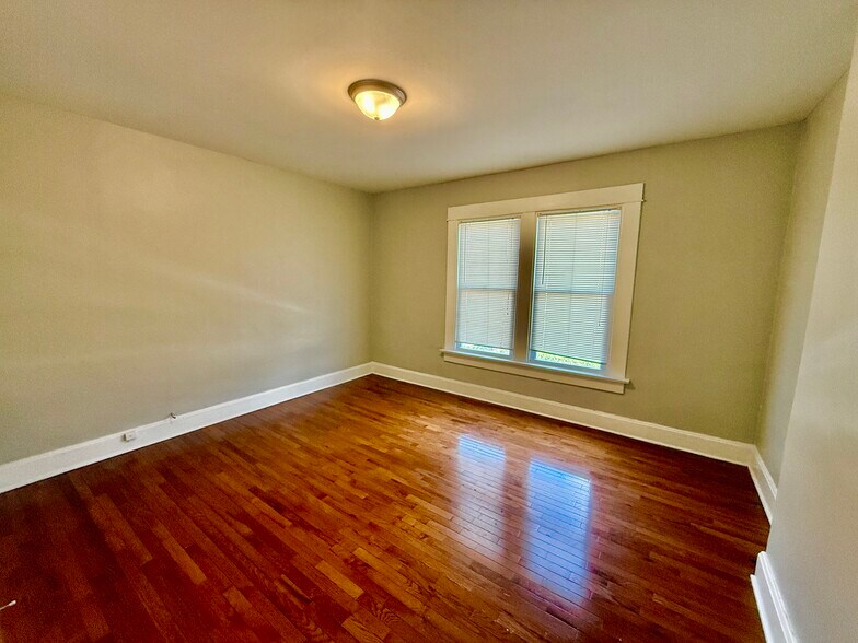 Building Photo - 325 Clinton St