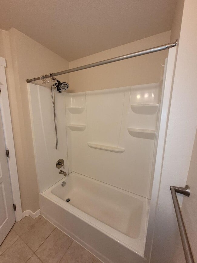 Building Photo - Outstanding Location with Community Pool!