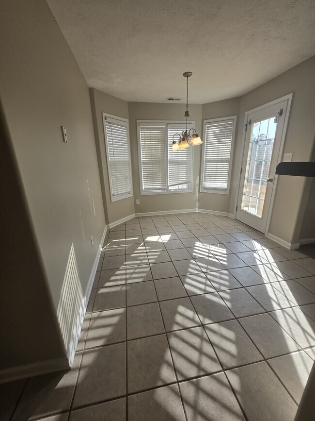 Building Photo - 76 Shelby St