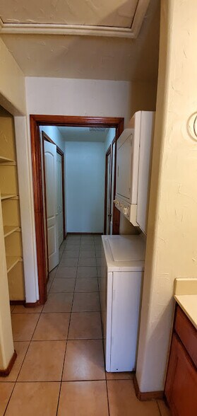 dryer & washer - 2000 Circle Dr