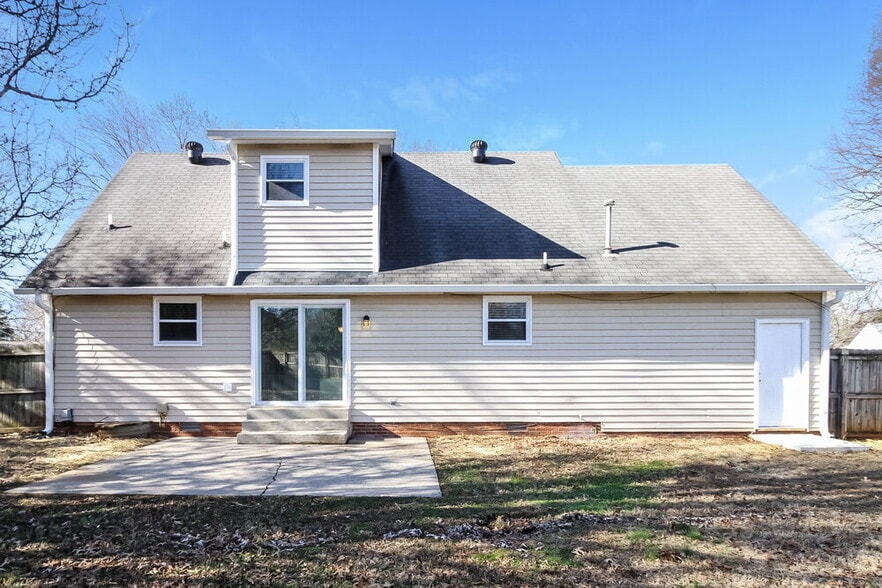 Building Photo - 1506 Ashlawn Dr