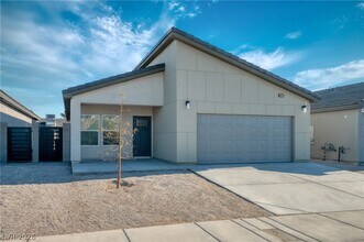 Building Photo - 4078 E Welter Ave