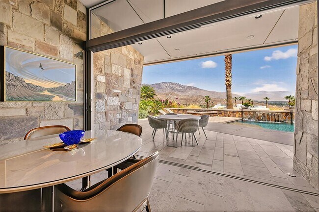 Building Photo - 9 Rockcrest