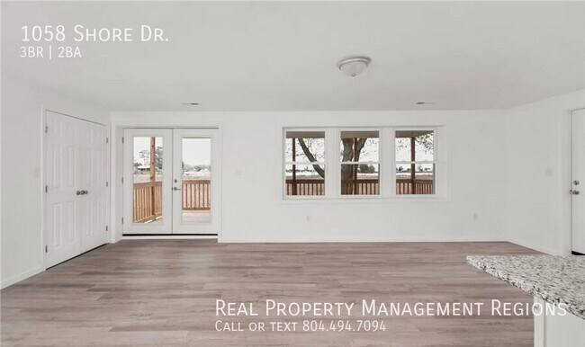 Building Photo - 1058 Shore Dr
